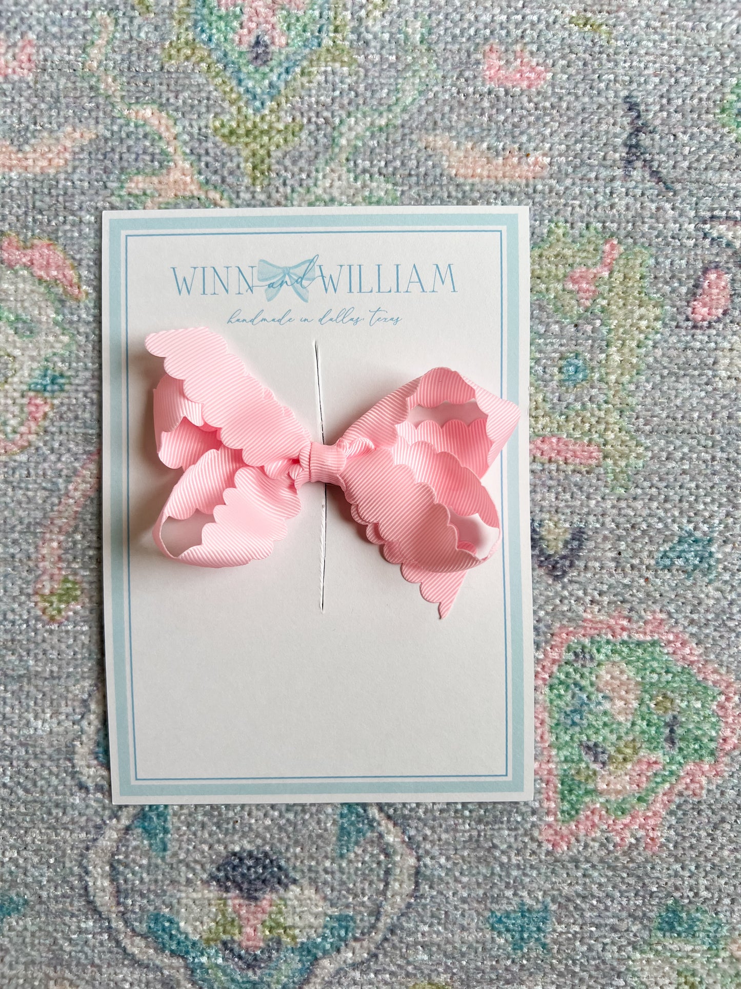 Small Scalloped Bow