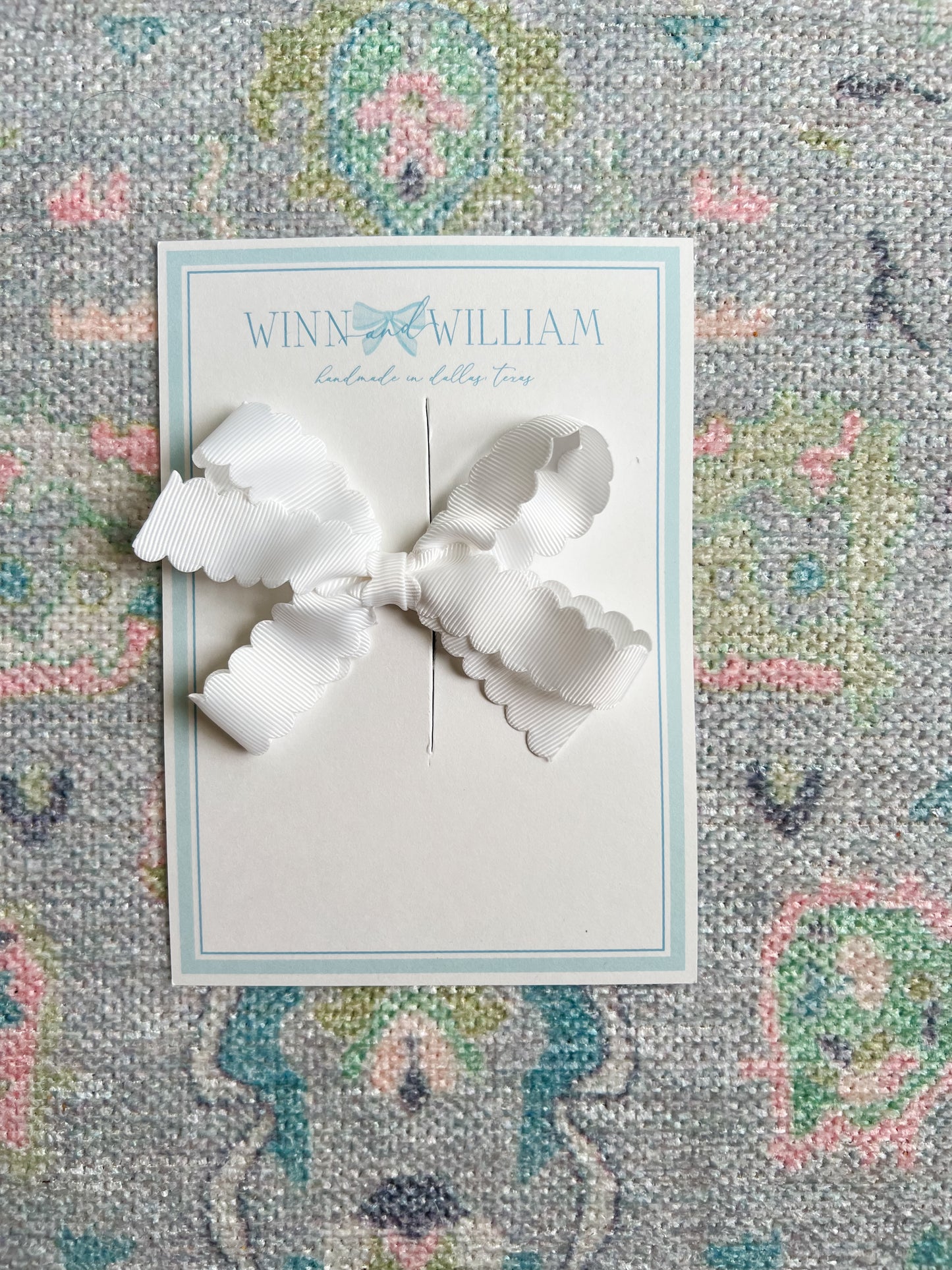 Small Scalloped Bow